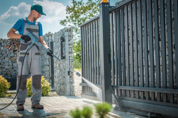 Animal Enclosure Cleaning in Village Of Four Seasons, MO